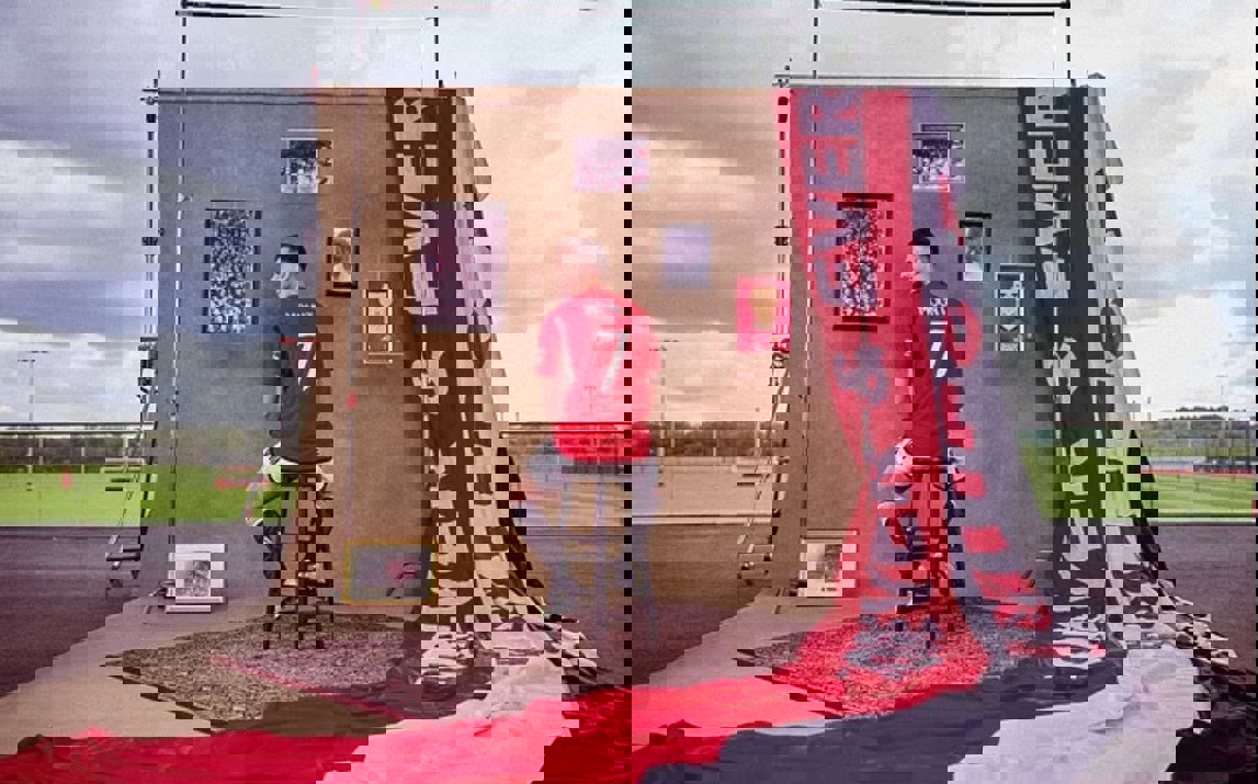 1894591