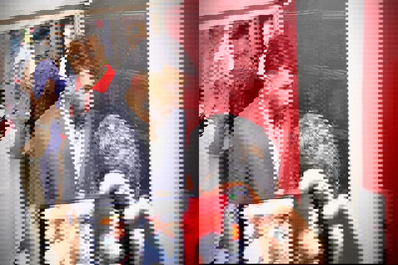 1894805