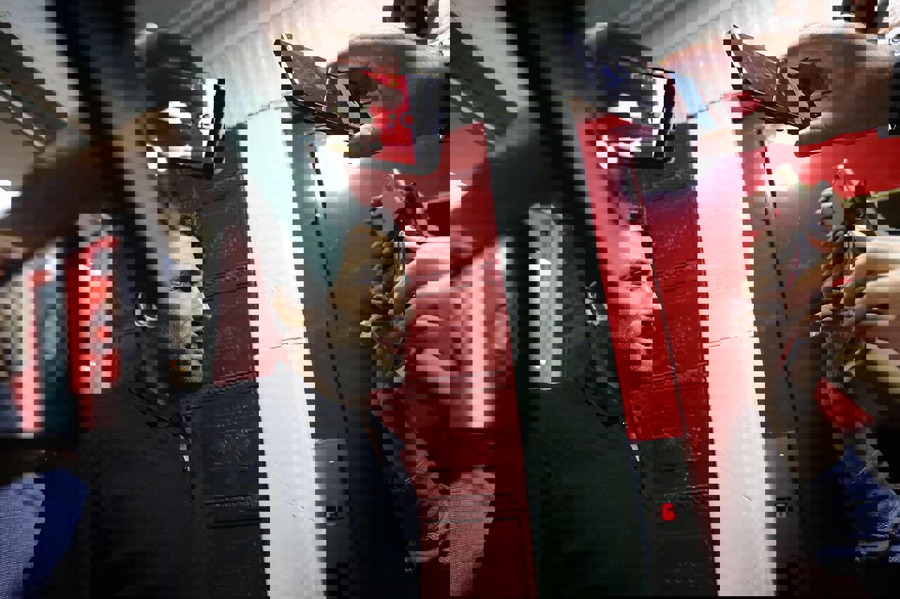 1894776
