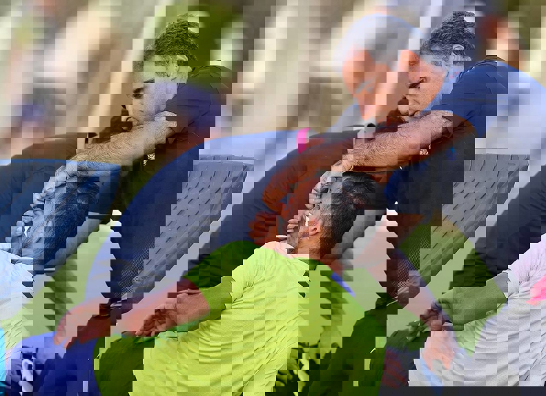 1895169