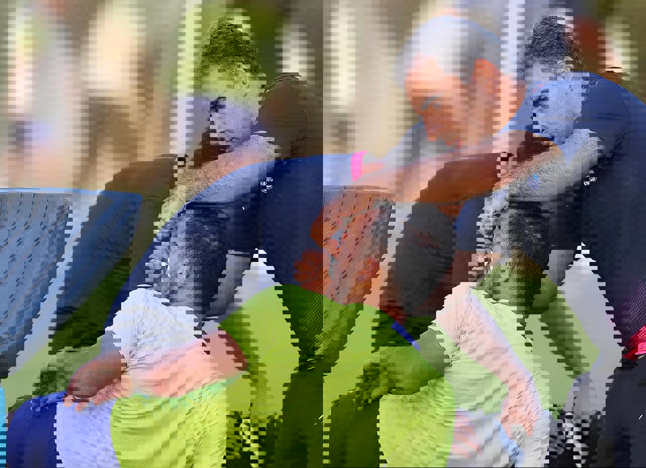1895176