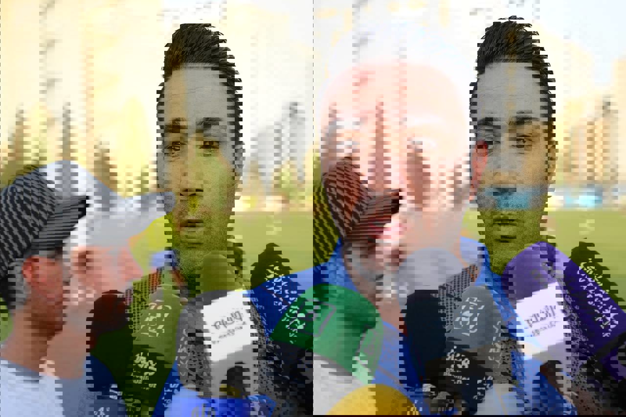 1895133