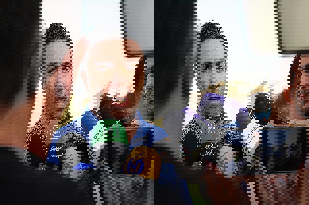 1895131