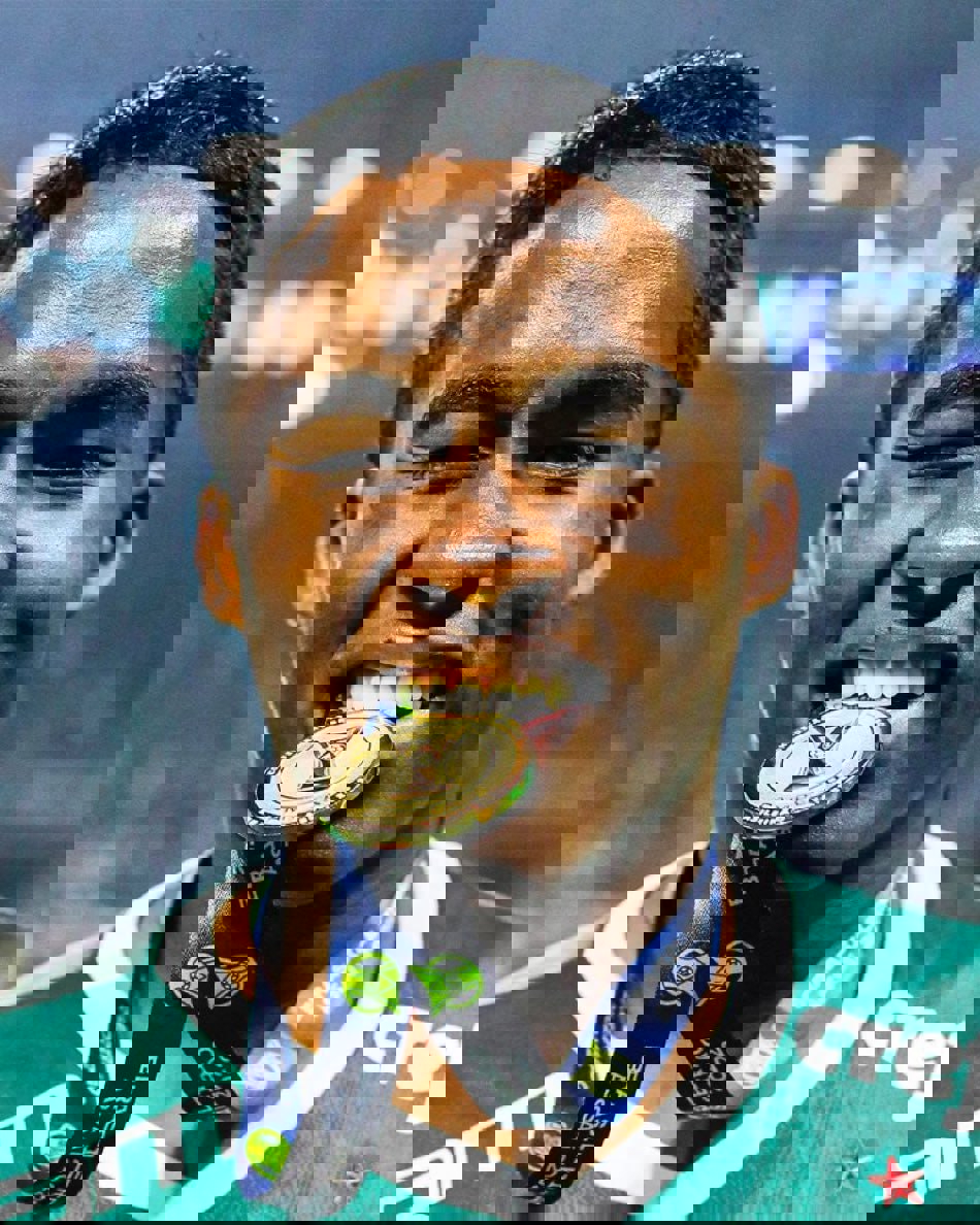 1895203