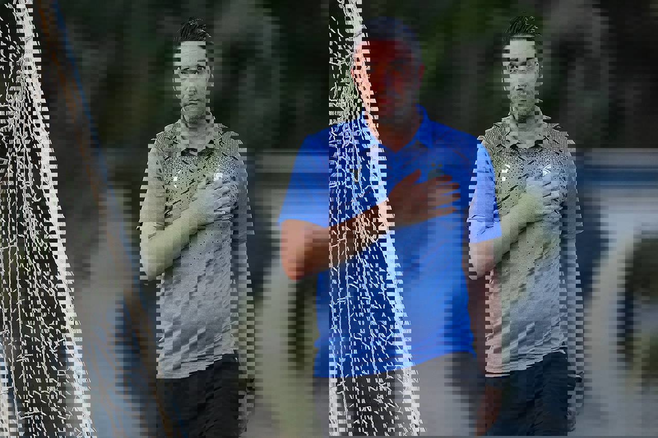 1895380
