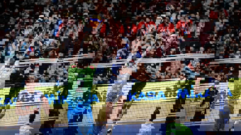 1895267