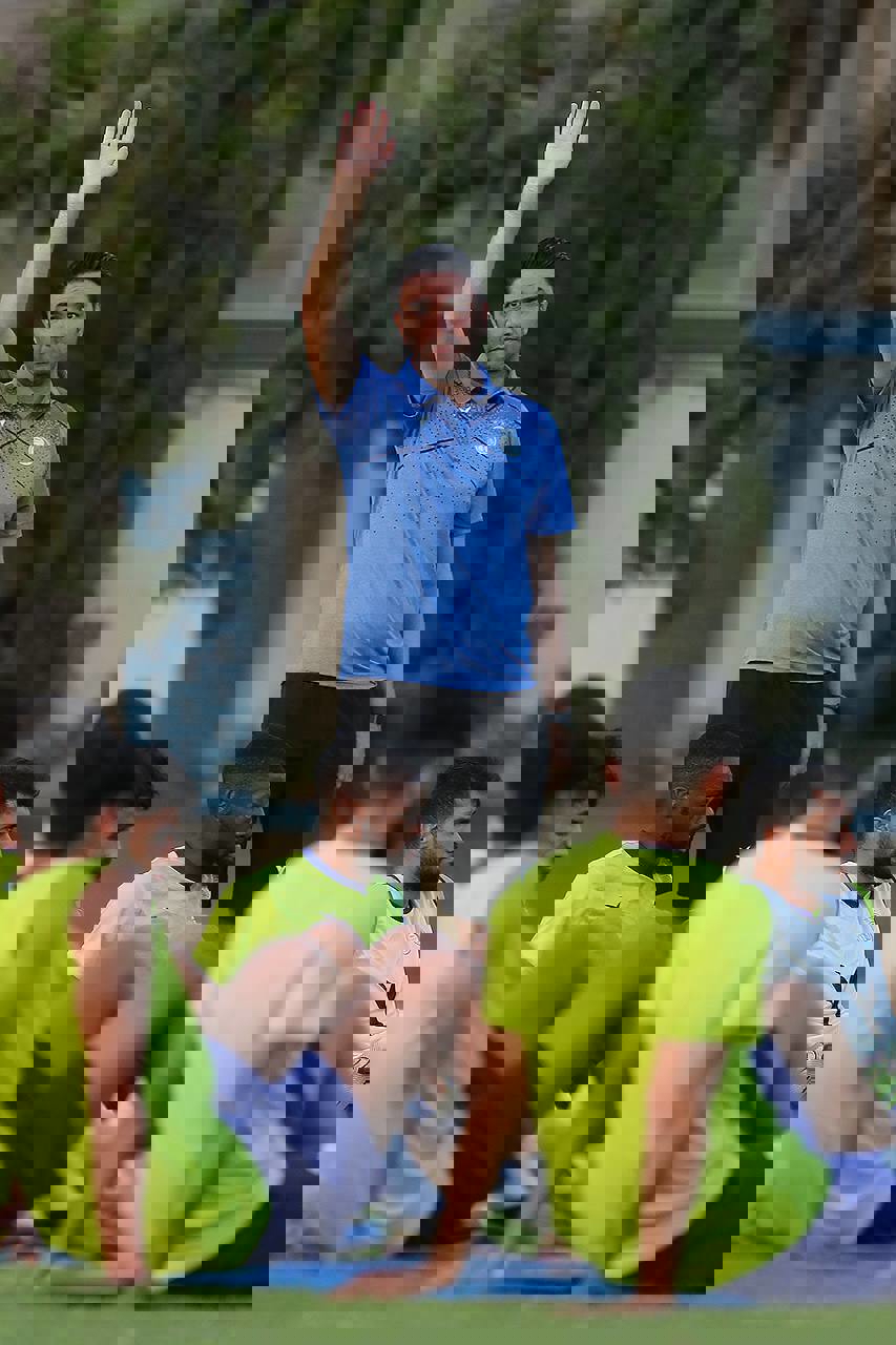 1895379