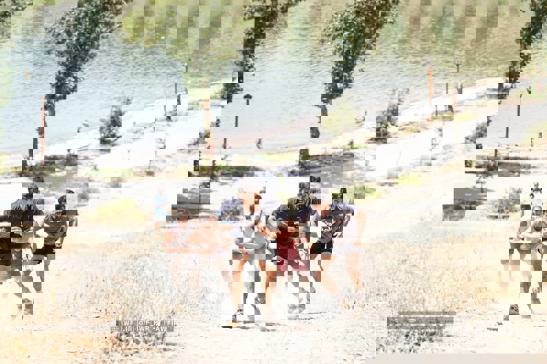 1895387