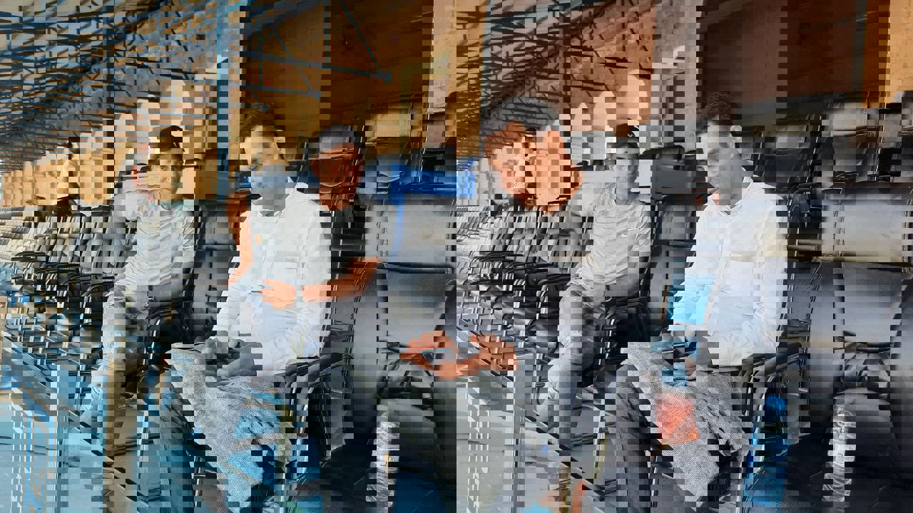 1895422