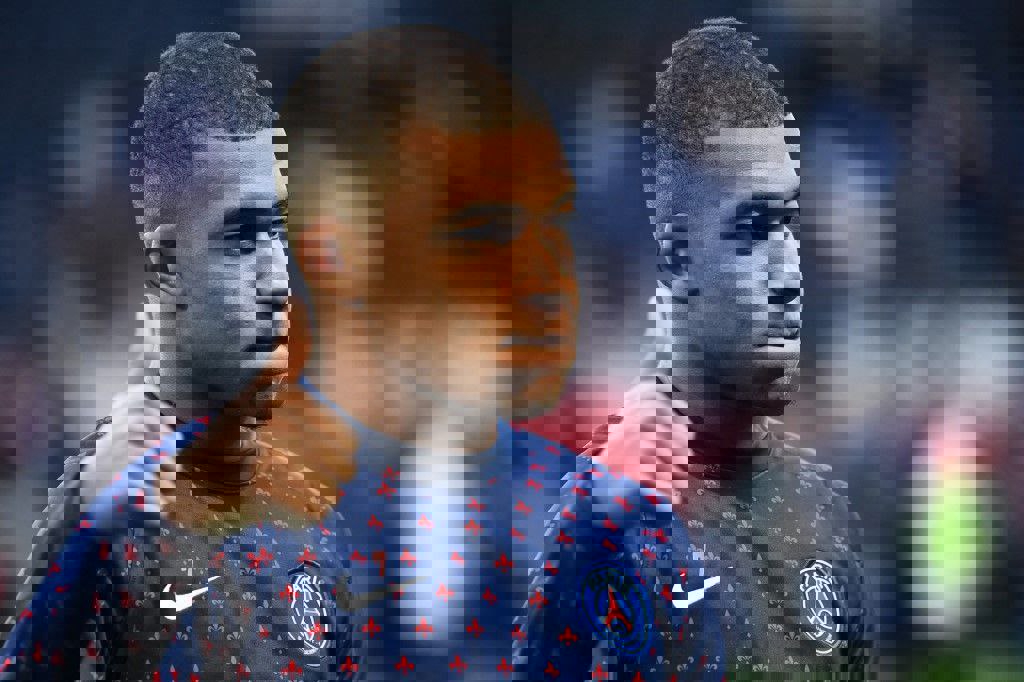 1895557