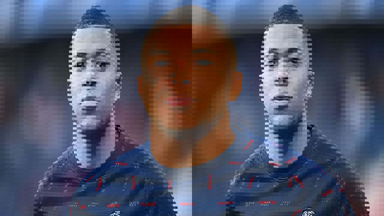 1895558