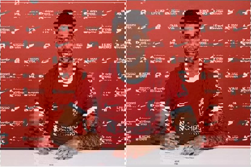 1895680