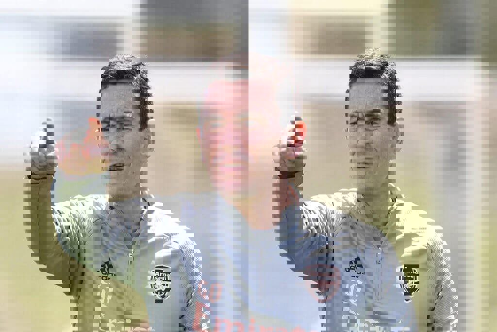 1895649