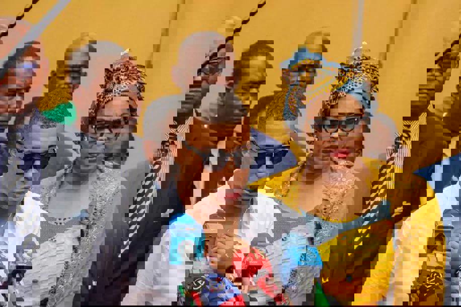 1895697