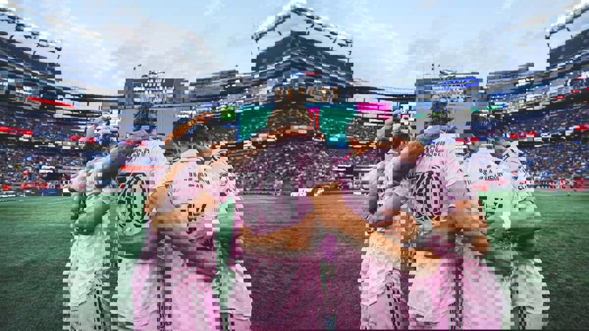 1895794