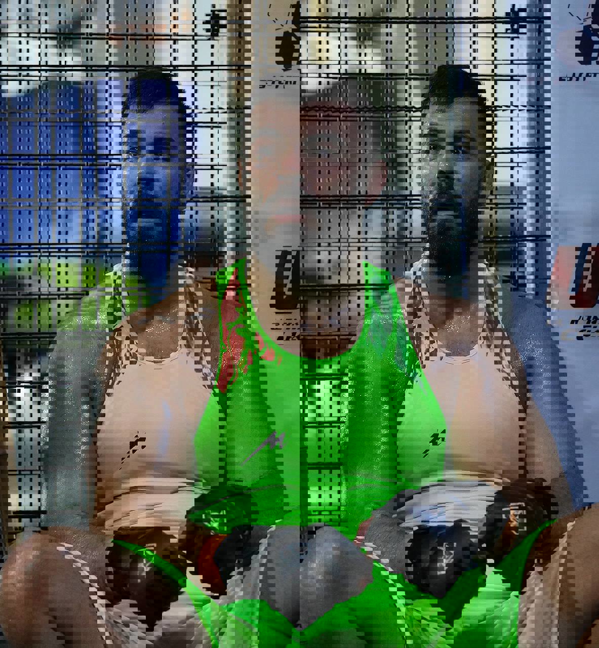 1896051