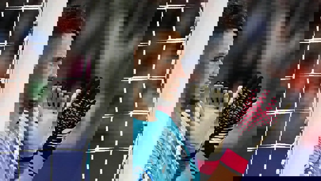 1896033