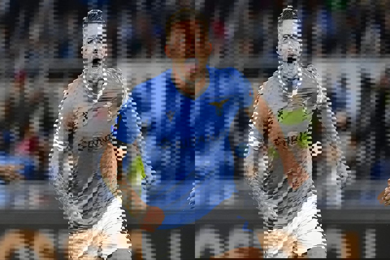 1896679