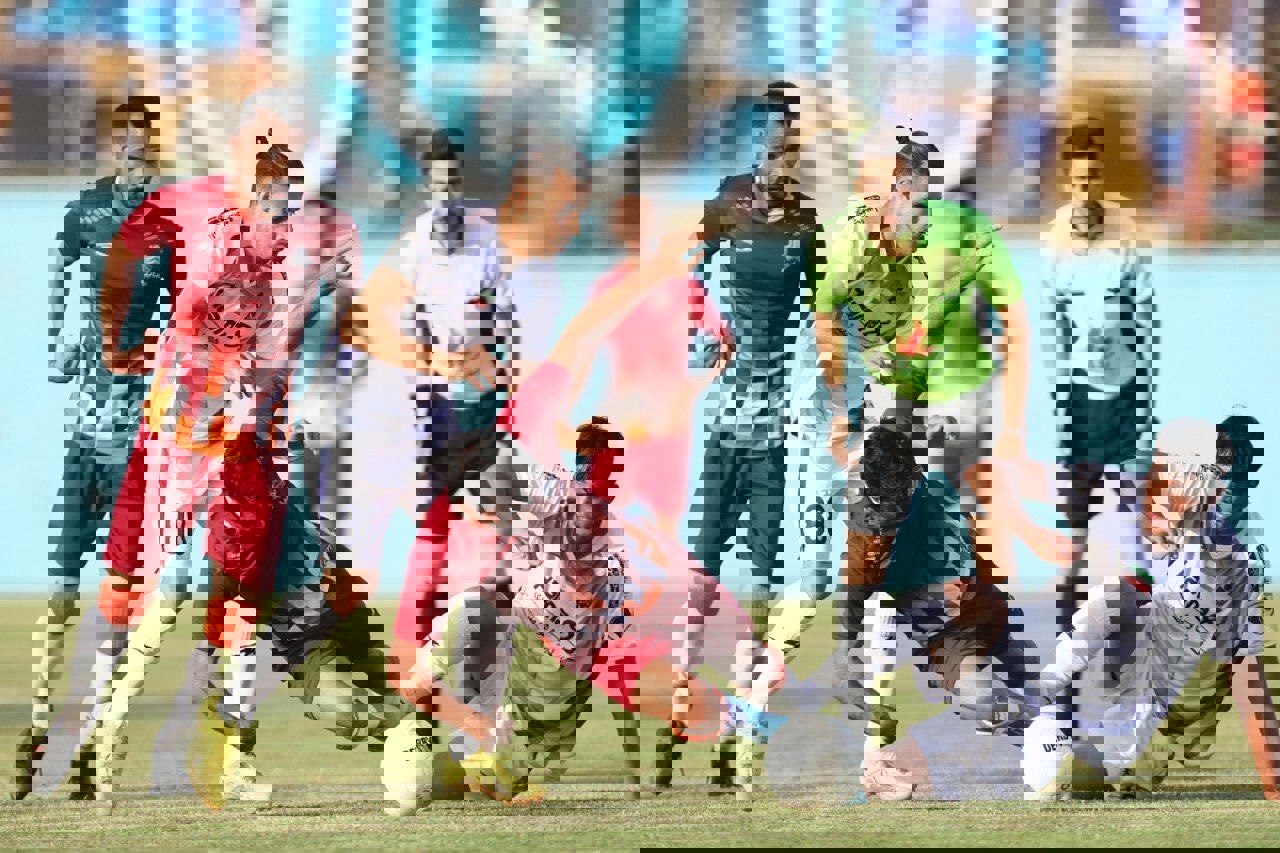 1896284
