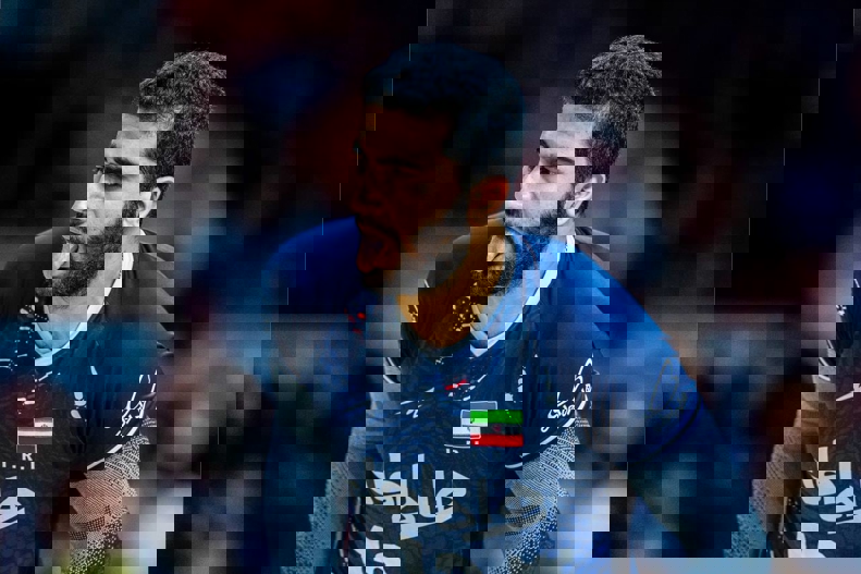 1896394