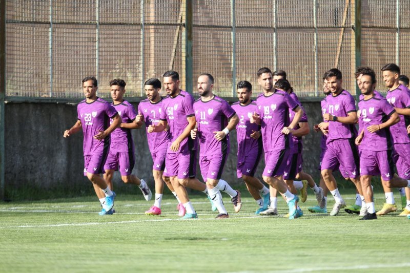 رسانه رسمی بنفش ها به شایعات دامن زد؛ / پیج باشگاه هوادار پنج بازیکن جدیدش را فالو کرد!