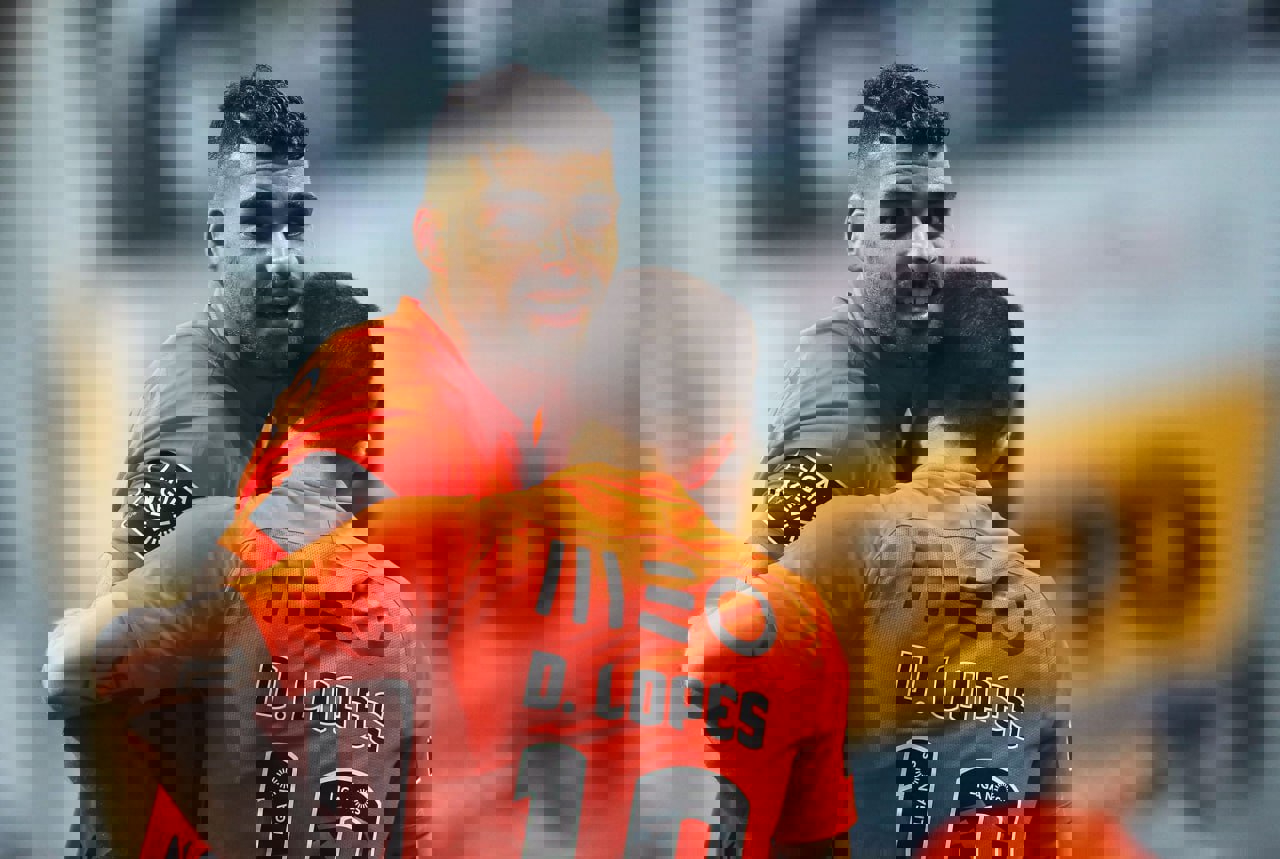 1896440