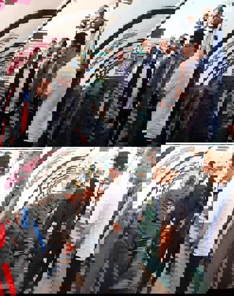 1896772