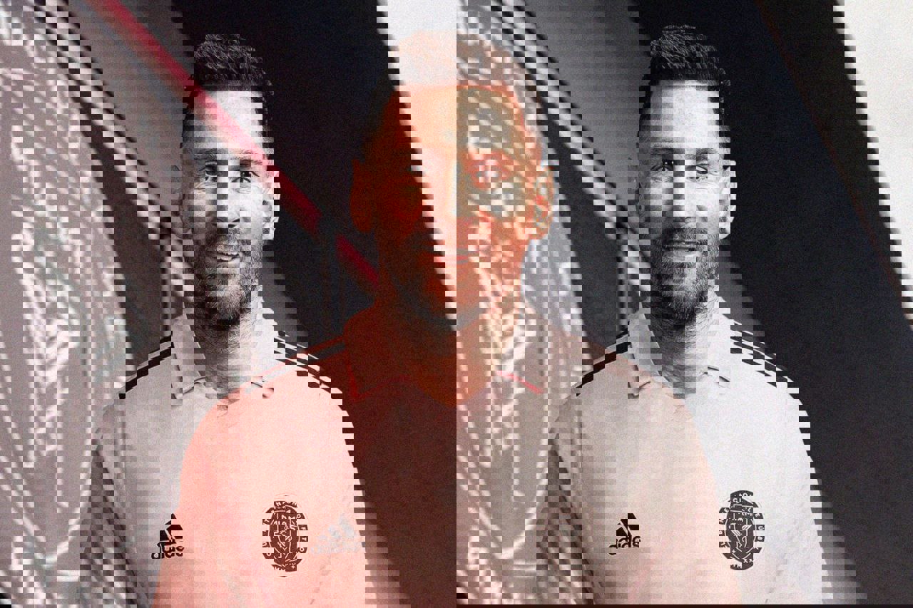 1897071
