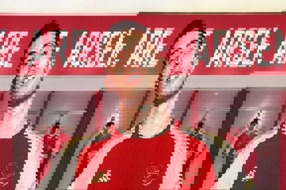 1896853