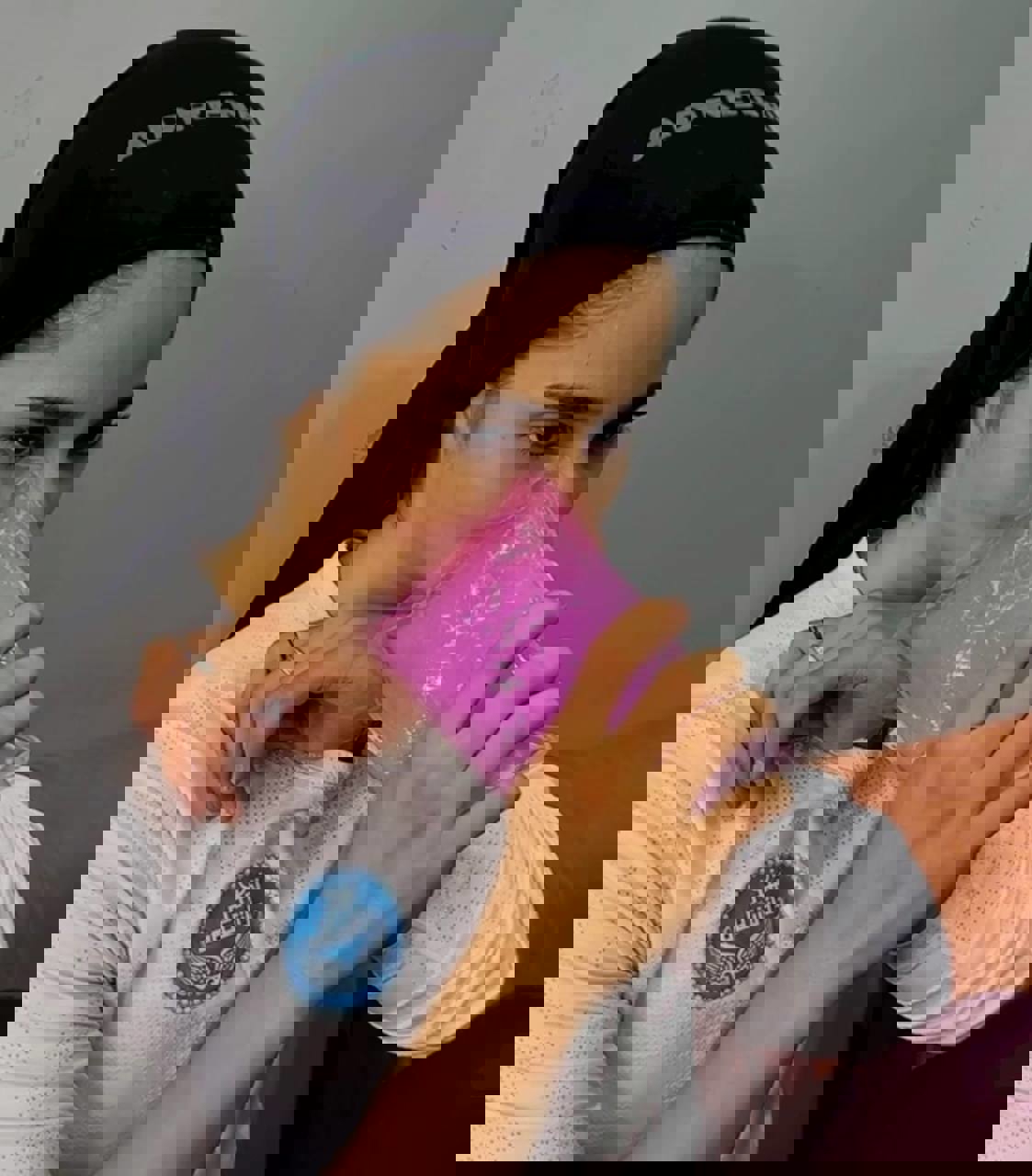 1896833