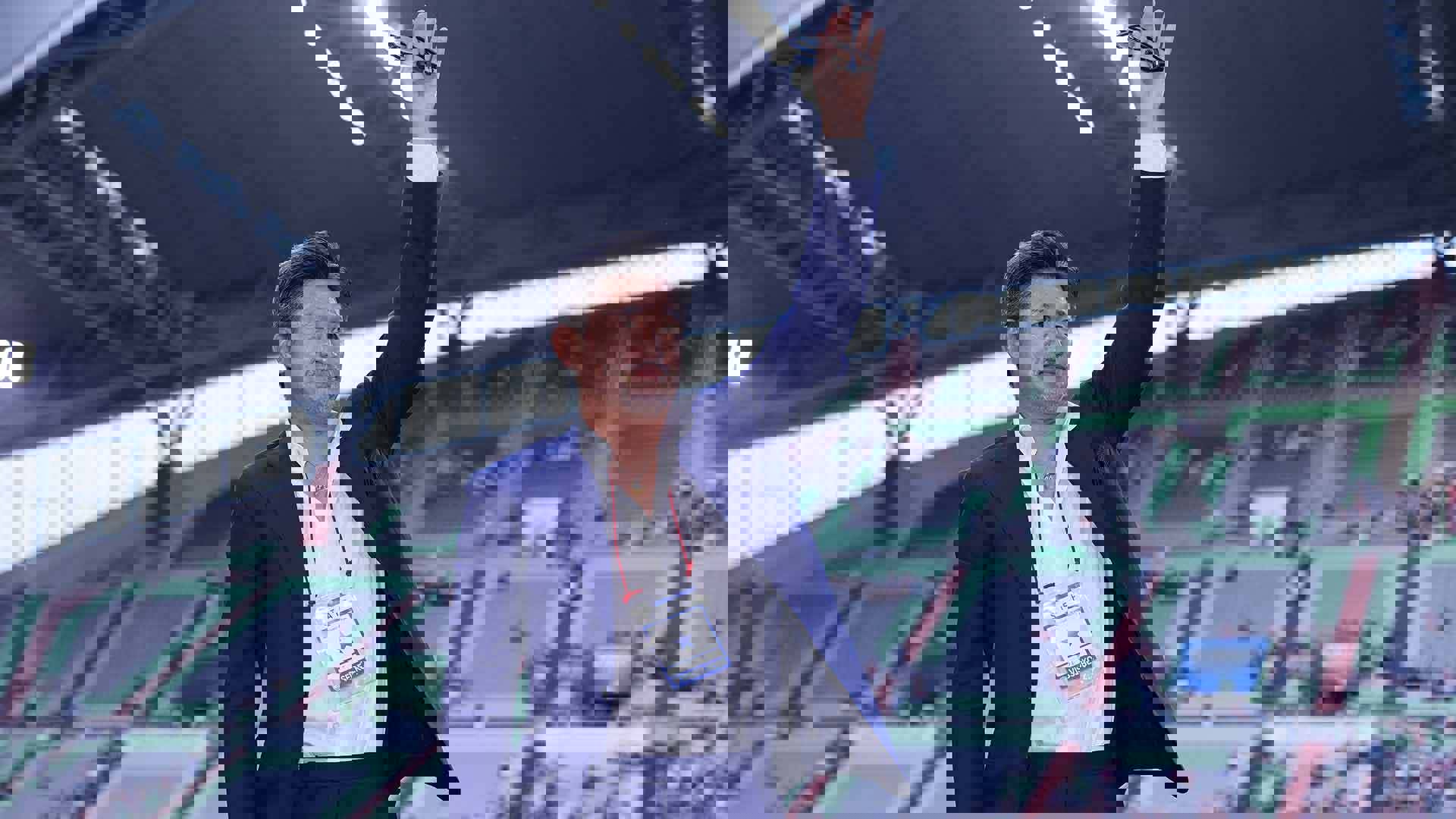 1896976