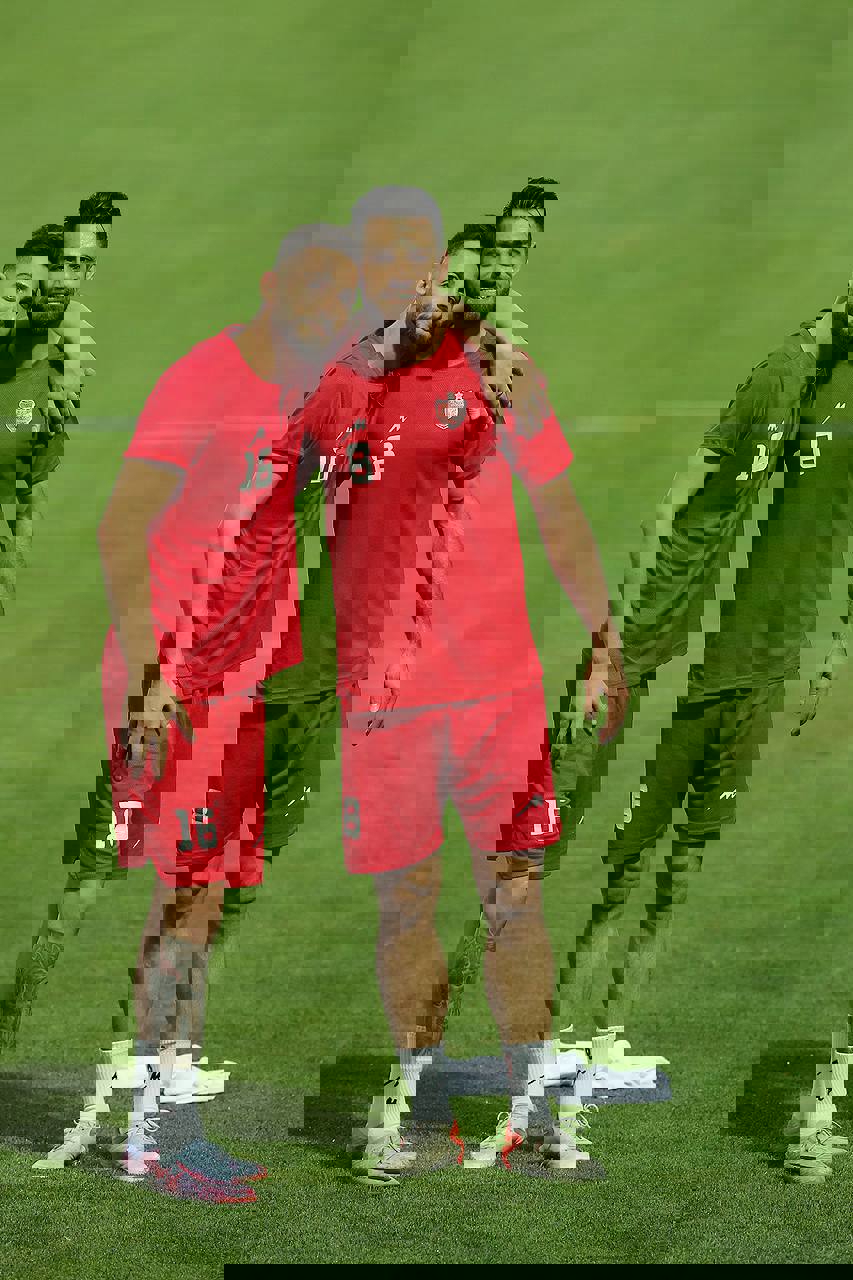 1896908