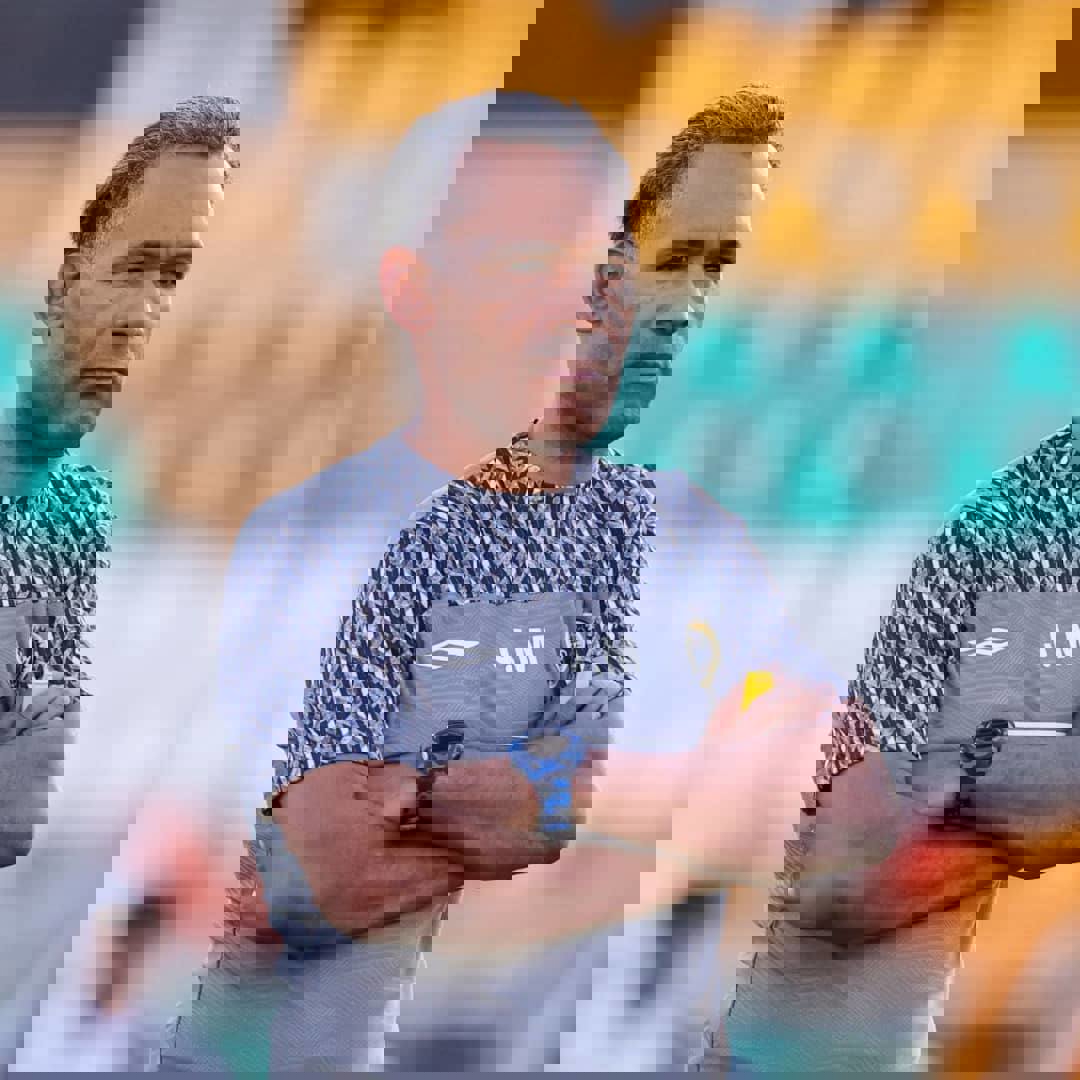 1897027