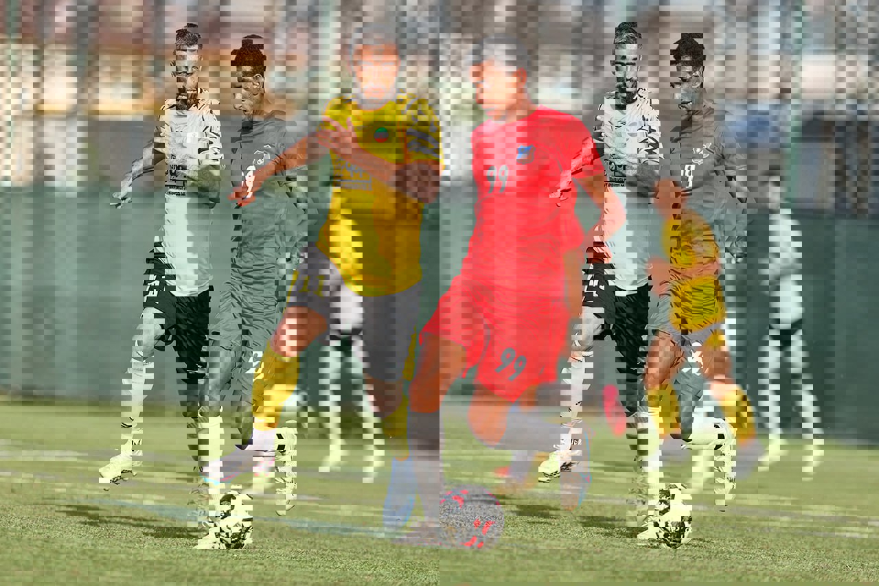 1897076