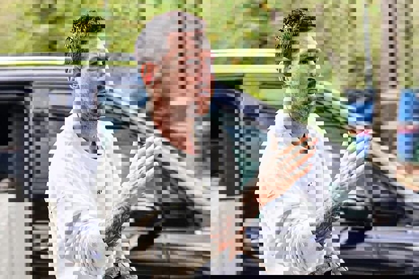 1897137