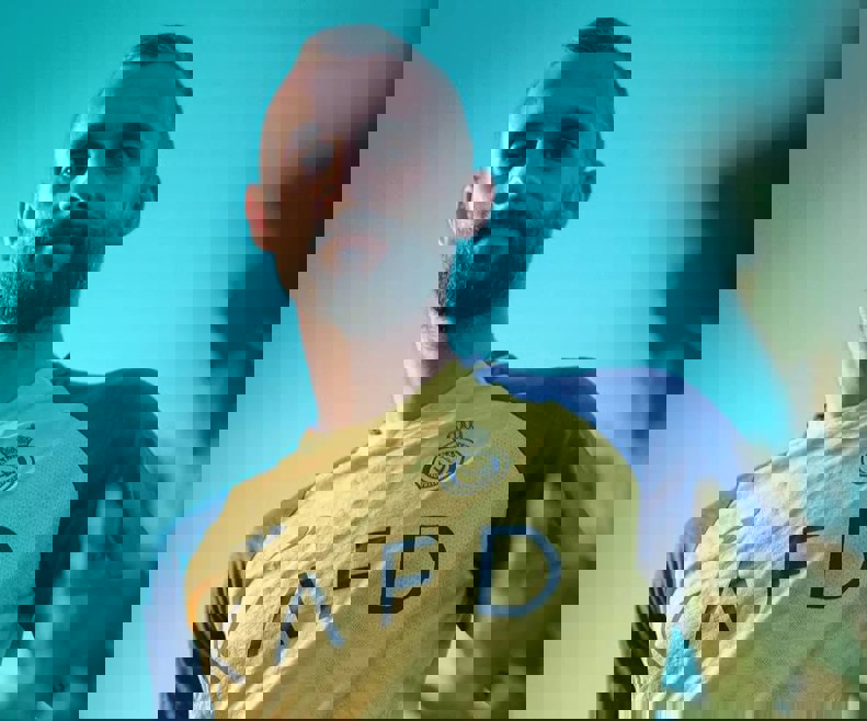 1897183