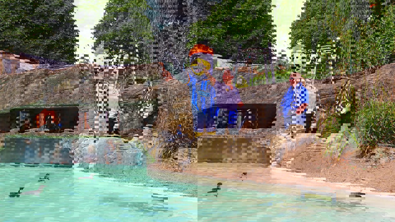 1897308