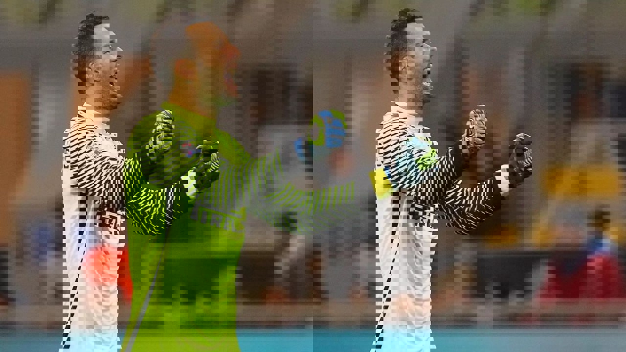 1897352