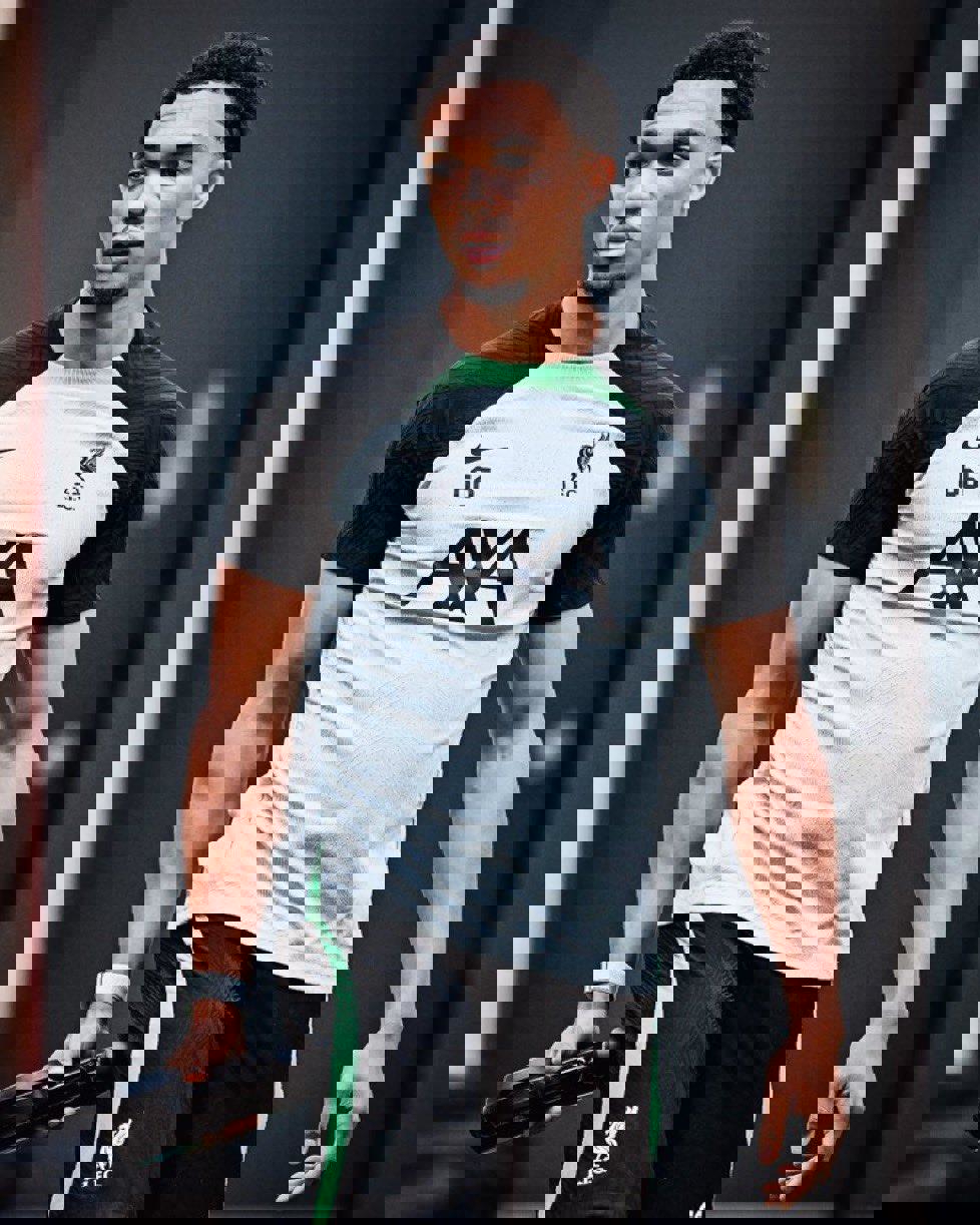1897694