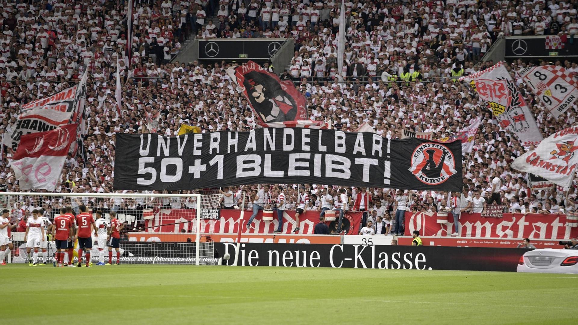 1897639