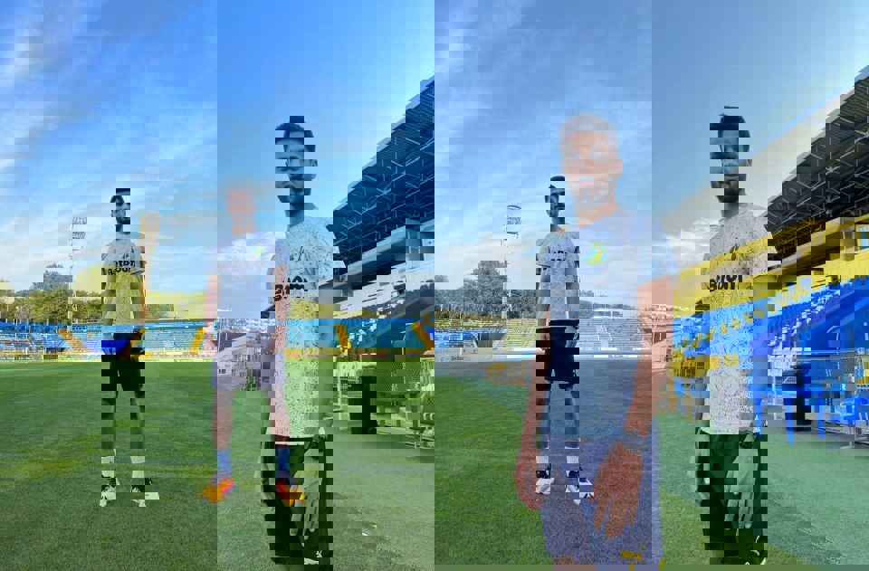 1898038