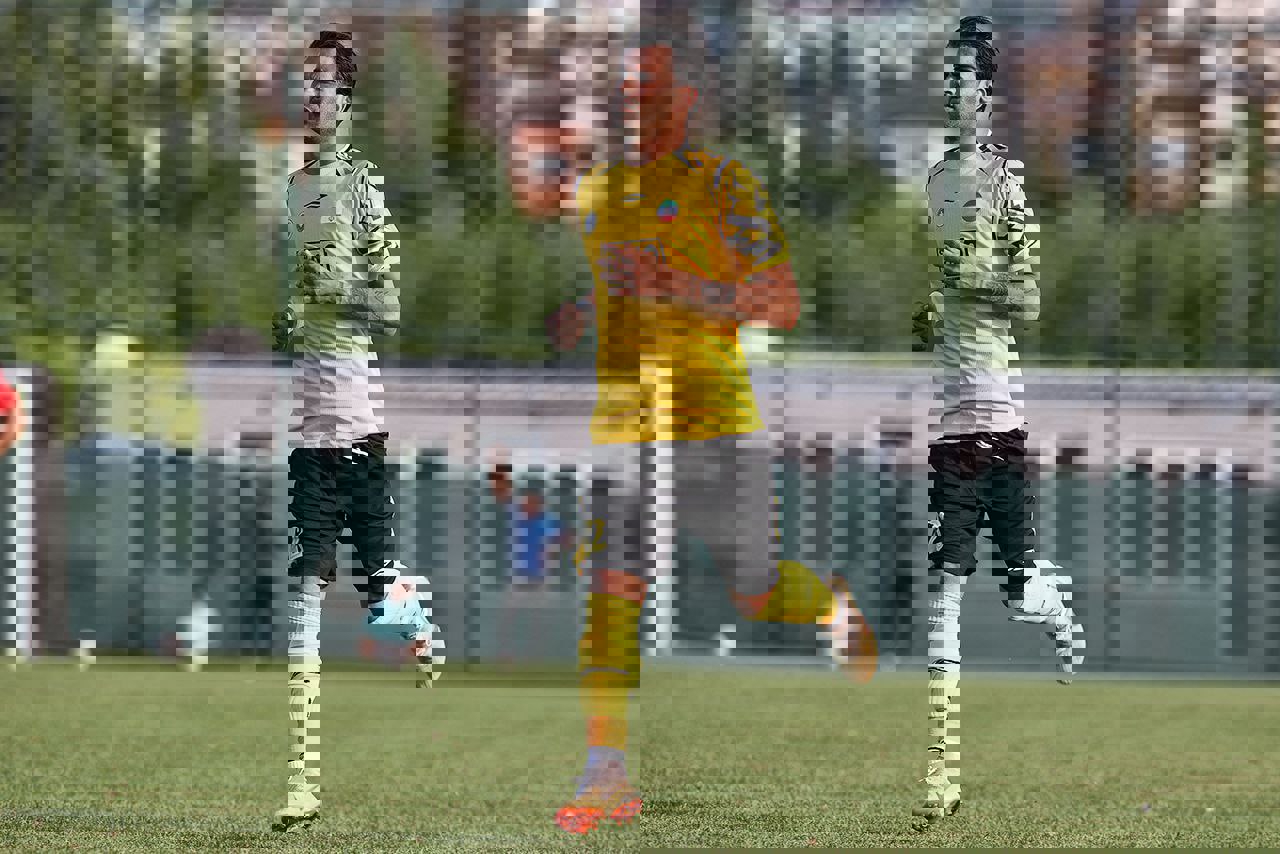 1898042