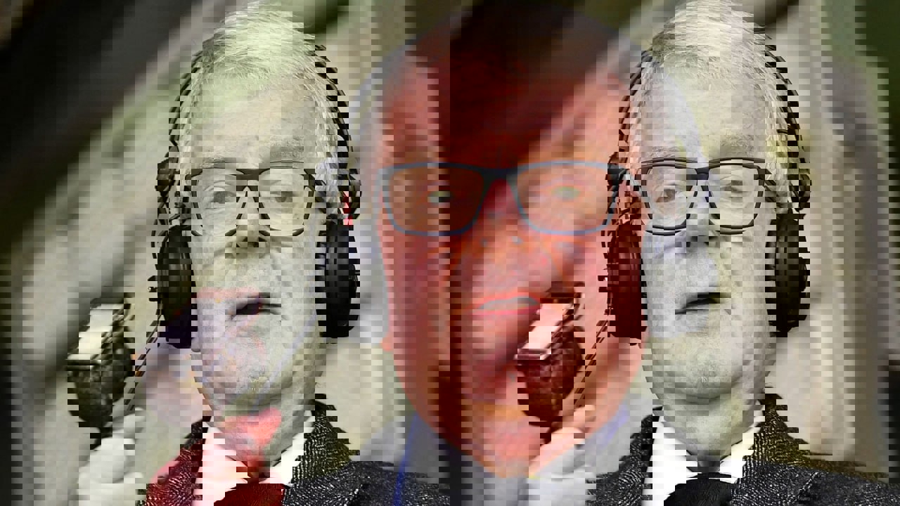 1897974