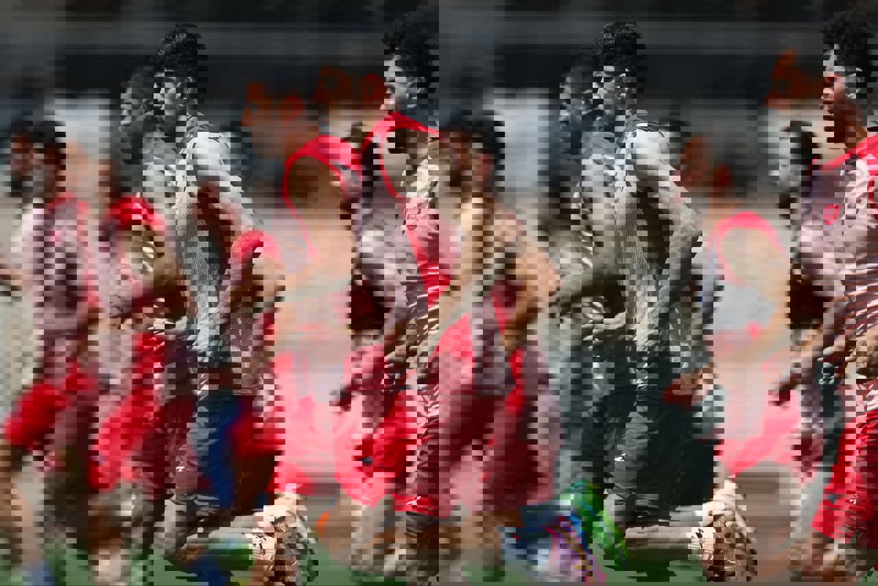 1898083