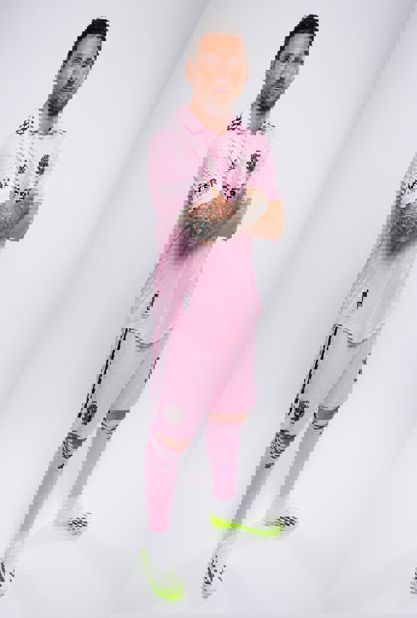 1898366