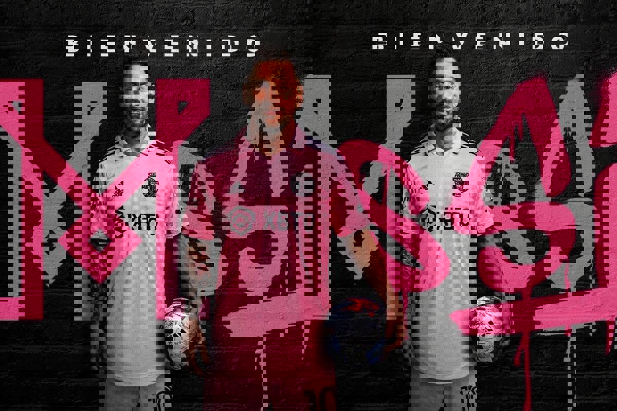 1898367