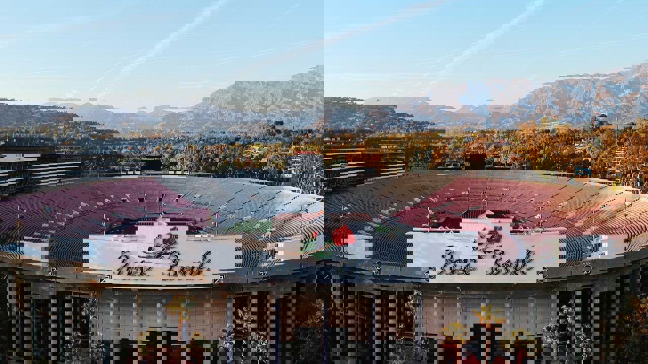 1898498
