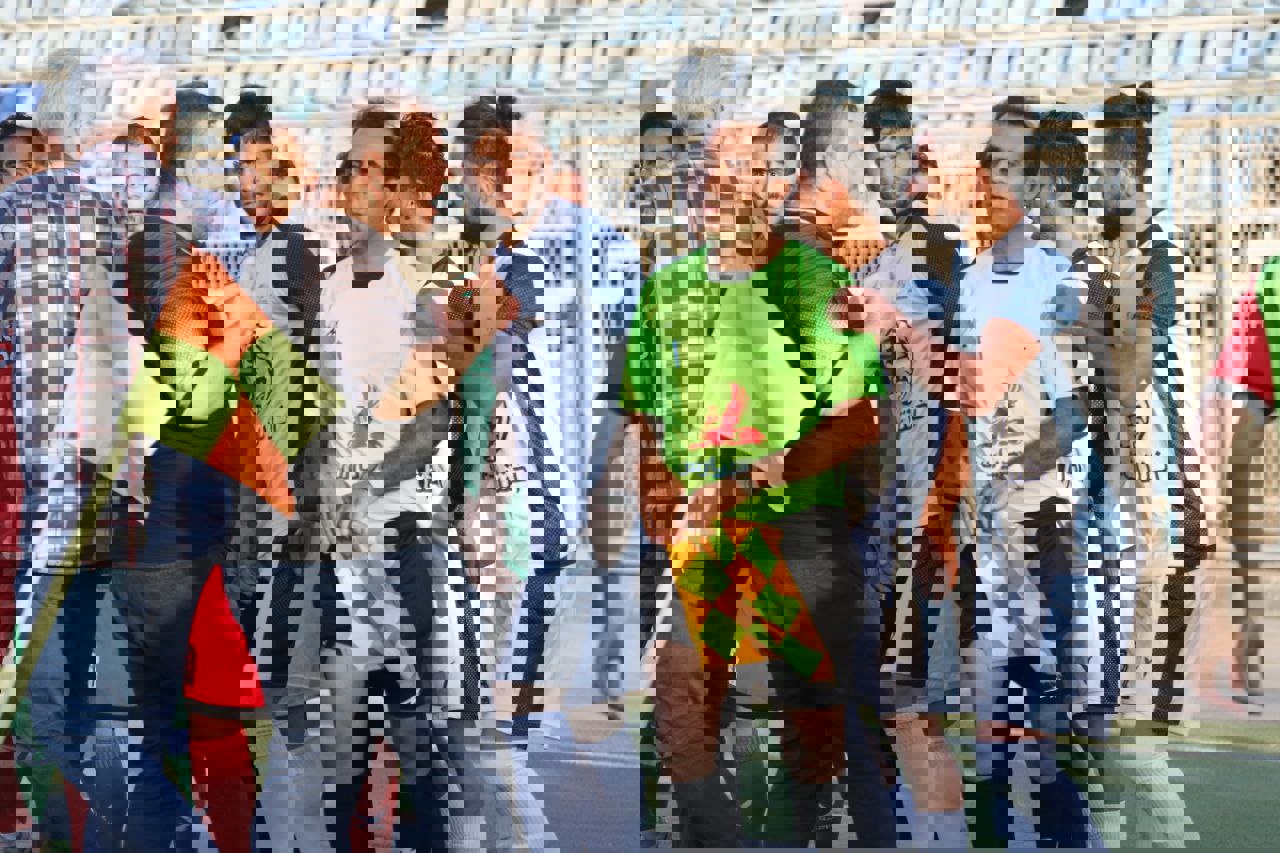 1898492