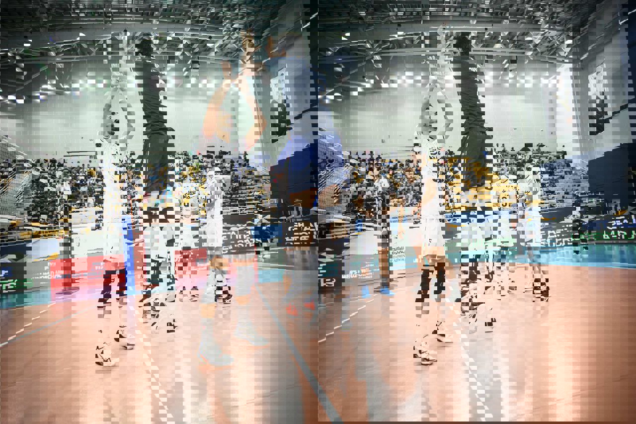 1899037