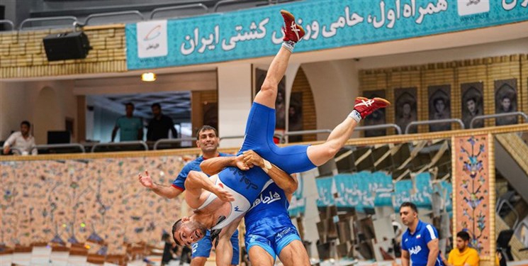 فرنگی کاران در شیراز اردو ‌می‌زنند